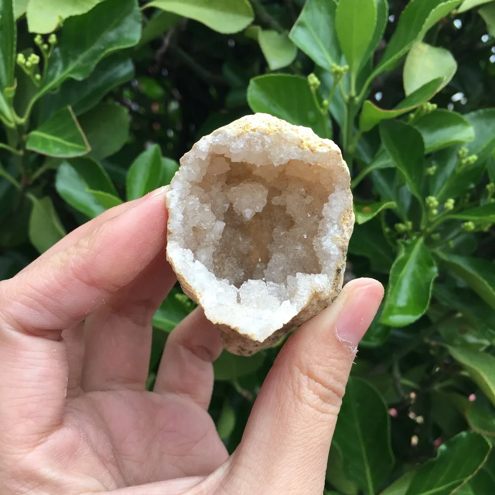 Naravni agate geode kristalno luknjo Mineralnih vzorec vsebuje čisto crystal grozdov zelo lepi majhni kamni in kristali