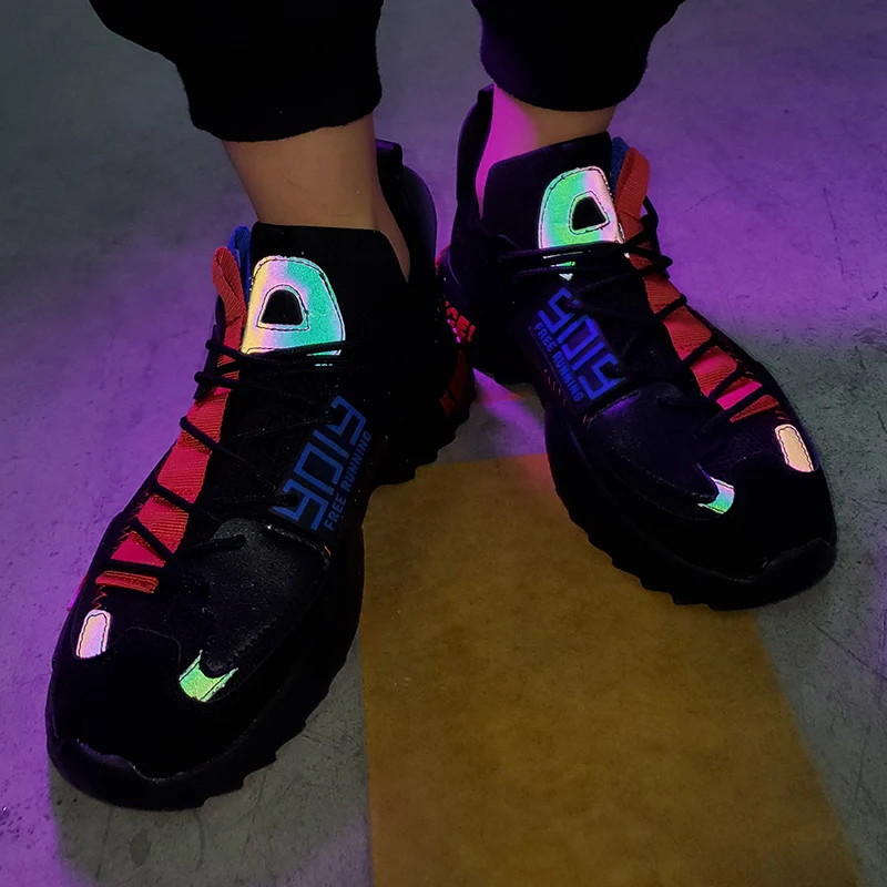 Nove moške čipke-up lahki, udobni copati za košarko dihanje očesa priložnostne čevlji fluorescentna športni čevlji čevlje za na prostem