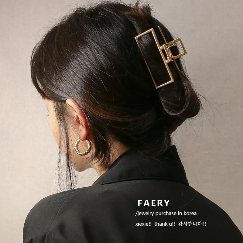 Južna Koreja ins kovinsko ploščo lase posnetek veliki odraslih kopel ostra nazaj glavo čop posnetek headdress ostra ženska