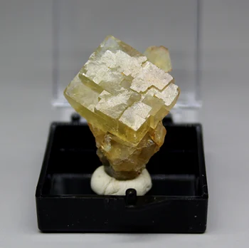 Novo mineralnih！ Naravni Redke rumene fluorite mineralnih osebkov Kamni in Zdravilnimi kristali kristal polje velikost 3.4 cm