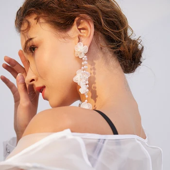 Toplo zimo Štiri Til Beli Cvet Niz uhani za ženske Pearl Ustvarjalne Ženski Uhani Punco, darilo modni nakit