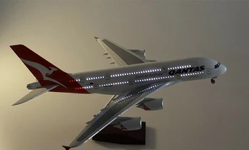 Na Zalogi 1/160 Obsega Letalo 46 cm Potniških Letal A380 Qantas Airways LED Letalo Model
