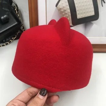 Pokrivala Volne klobučevine Baretka majhne ženske klobuk, ki je za ples, moda rdeče fascinator kot mačka